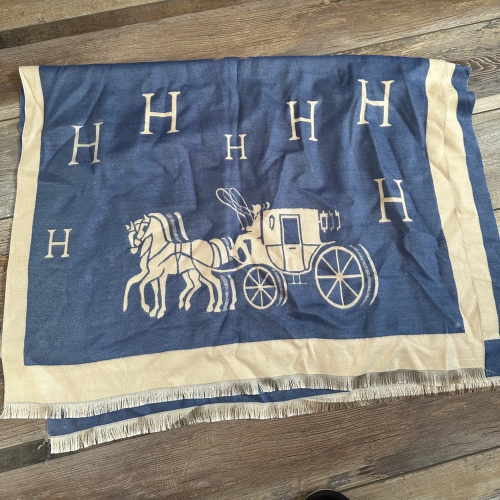 Hermes shawl